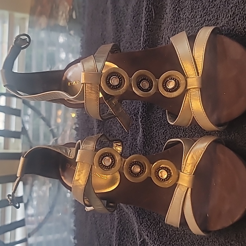 Woman boho shoe with beads size 8 bronze